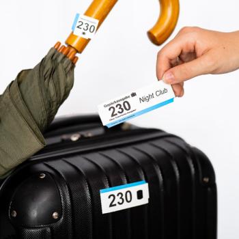 Bedruckte selbstklebende Garderobenmarke Garderobenticket 3-teilig an Koffer, Schirm und mit Gästeabschnitt